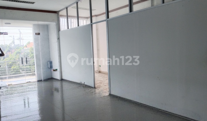 Strategic Location Shop House in the City Center, Busy Main Road. 2