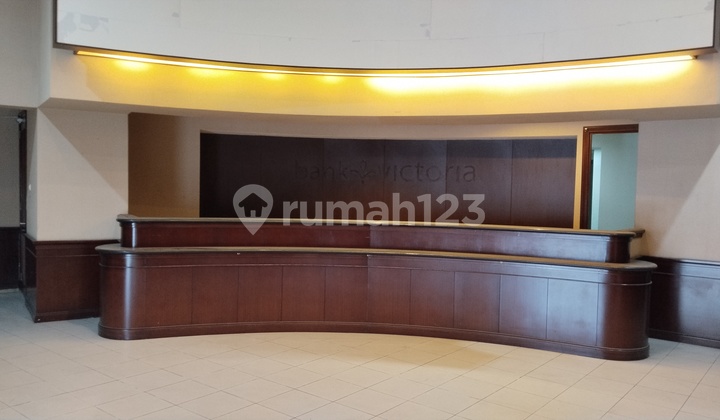 Commercial Building in Central Semarang, Main Road, Ample Parking Commercial Building in Central Semarang, Main Road, Ample Parking