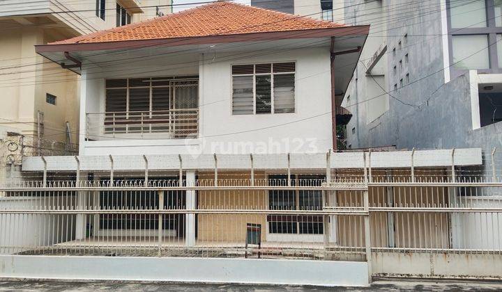 Rumah 2 Lantai di Tengah Kota, Siap Pakai, Model Vintage 1