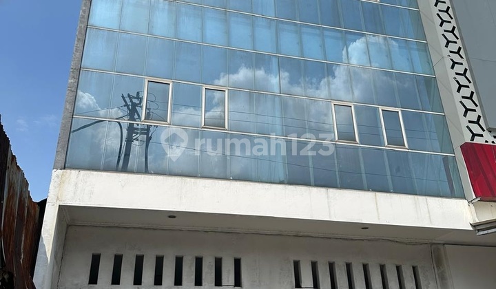 Strategic Main Road 3-Story Shop House in City Center, 2 Units Available. Strategic Main Road 3-Story Shop House in City Center, 2 Units Available.