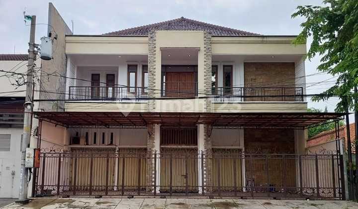 Bangunan Luas 2 Lantai Di Tengah Kota, Siap Pakai, Strategis