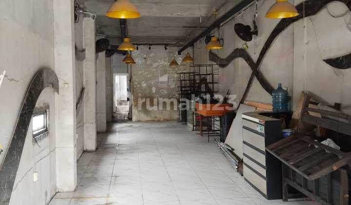 Ruko 3 Lantai di Semarang Barat, Jalan Raya Ramai Strategis 2