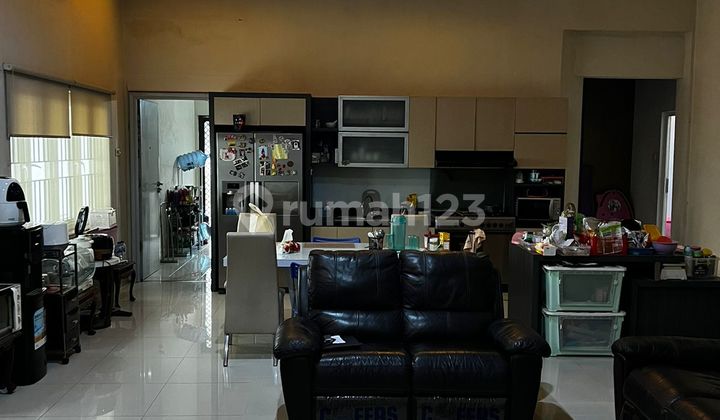 One-Story House in the City Center, Main Road, Large Parking Area One-Story House in the City Center, Main Road, Large Parking Area