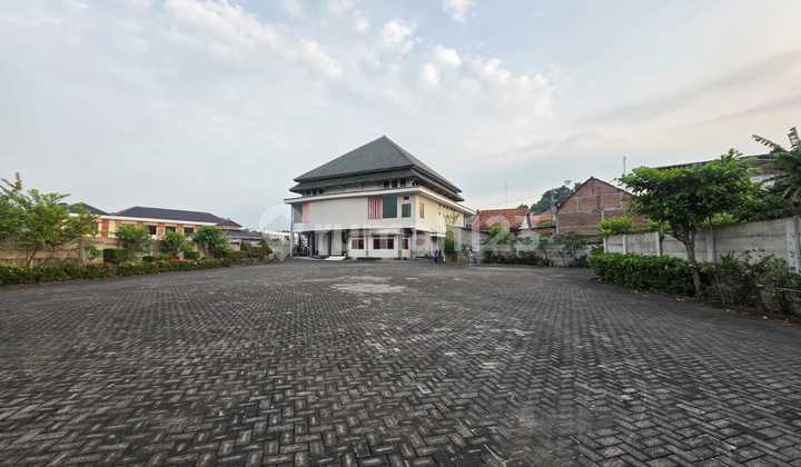 Conference Hall Building in the Tugu Area, Suitable for Business Offices 2