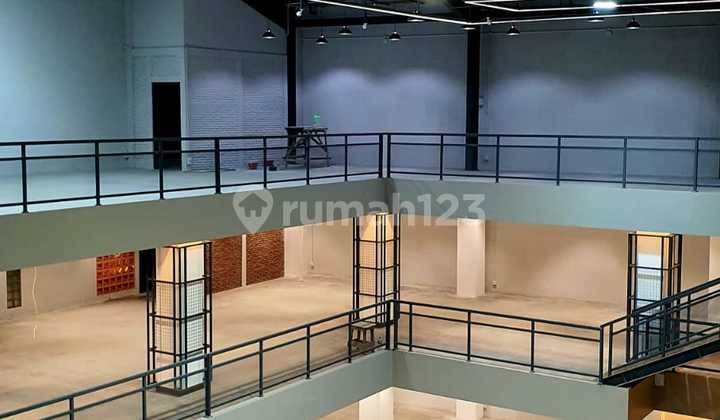 Gedung Komersial Di Semarang Barat, Showroom, Siap Pakai