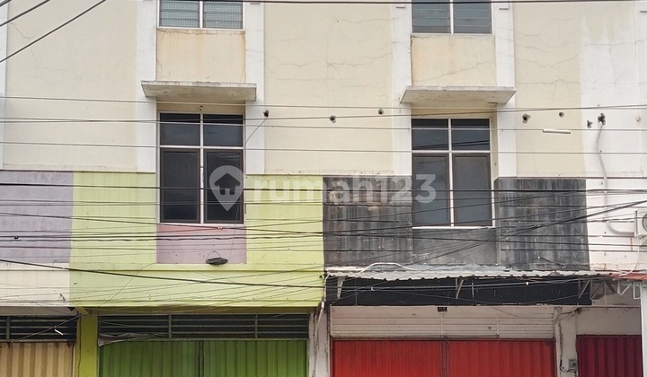 3-Storey Shop House in the City Center, Main Road, 2 Units Available. 3-Storey Shop House in the City Center, Main Road, 2 Units Available.