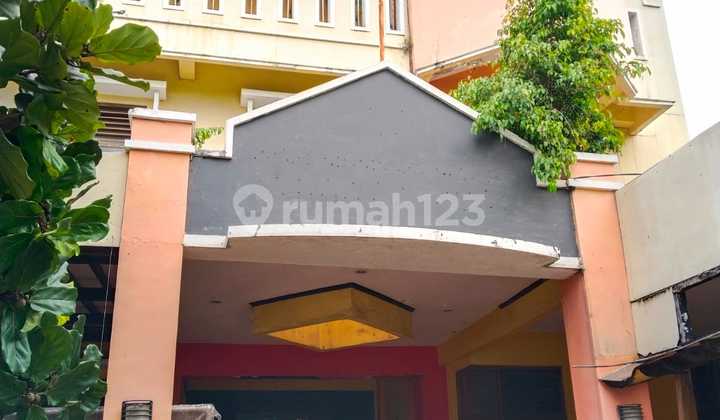 2.5-Storey Commercial Building in West Semarang, Suitable for Office, etc. 2