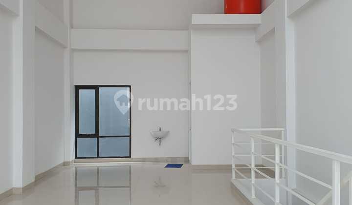 Ruko Baru 2 Lantai  di Tanah Mas, Siap Pakai, Parkiran Luas 2