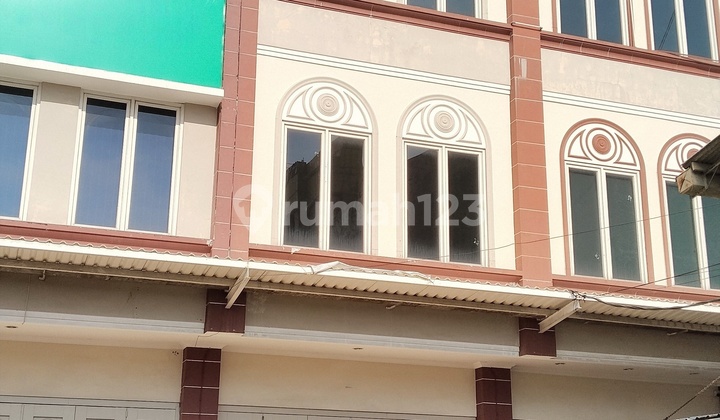 Ruko 2 Lantai Di Tengah Kota, Siap Pakai, Parkir Luas, Strategis