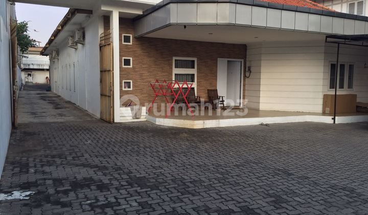 One-Story House in the City Center, Main Road, Large Parking Area One-Story House in the City Center, Main Road, Large Parking Area