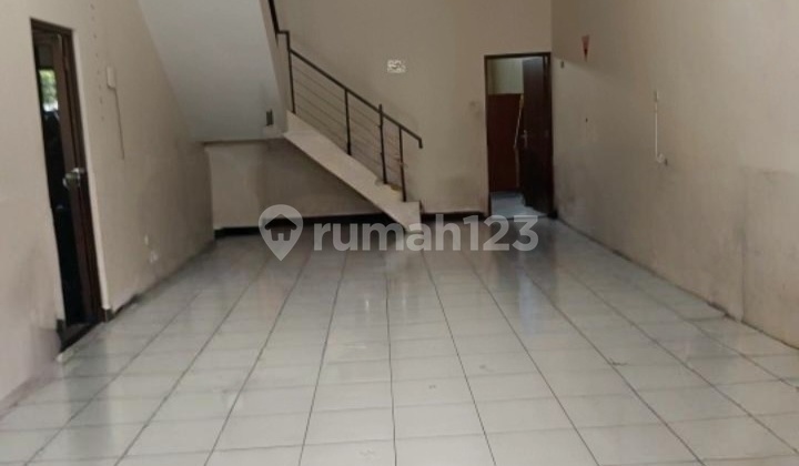 Shop House in Banyumanik, Ready for Business Use, Spacious Parking, 2 Units Available. 2