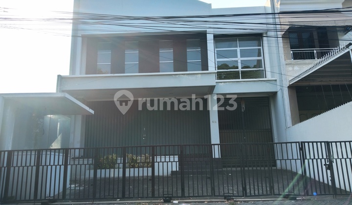 Ready-to-use office building in Central Semarang, includes staff lodging. Ready-to-use office building in Central Semarang, includes staff lodging.