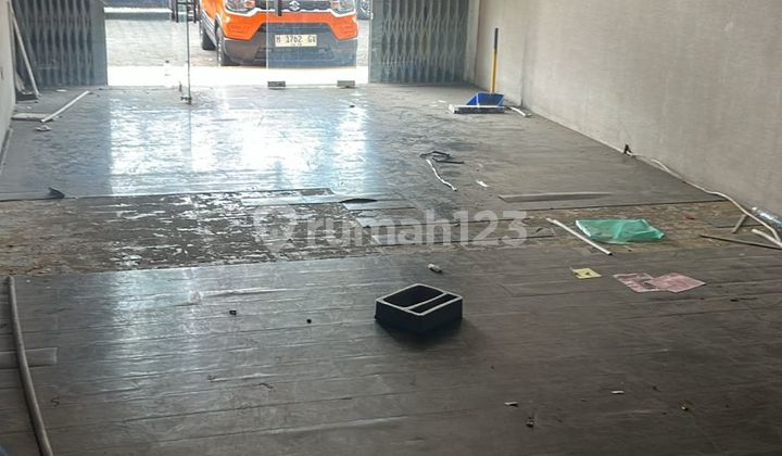 3.5-story Shophouse on Diponegoro Road Salatiga, Busy and Strategic Main Road 2