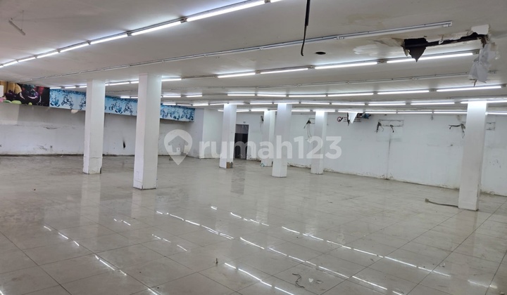 Shop/Office with a total floor area of 800 square meters in South Semarang, Strategic Culinary Location 2