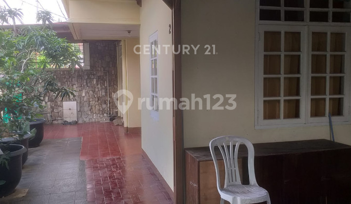 Rumah Besar 2 Lantai Di Hoek One Gate System Di Pulo Asem S8348 2