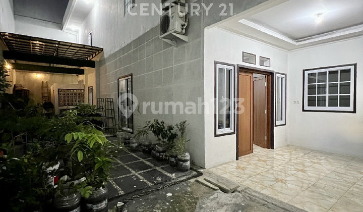 Two-Story House and Shop Ready to Occupy, Strategic Location in Rawamangun S9276
