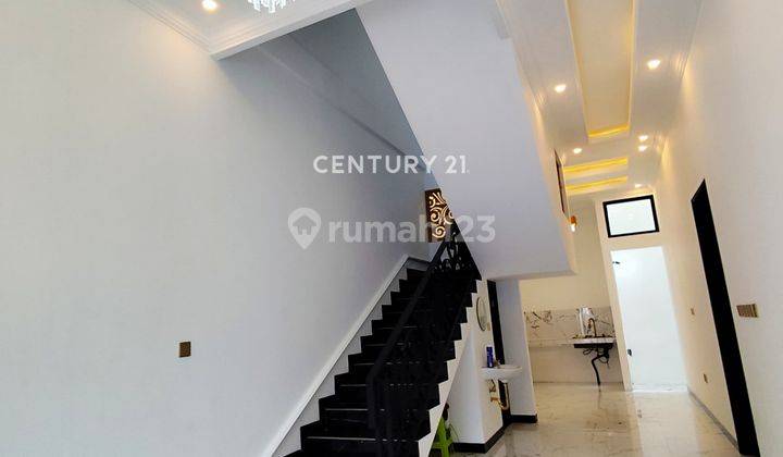 Rumah 3 Lantai Modern Klasik Eropa Di Pulomas S8166 1