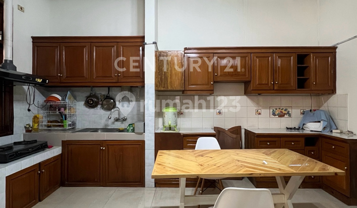 Rumah Hoek 2 Lt Semi Furnished dan Siap Huni di Kayu Putih R2183 2