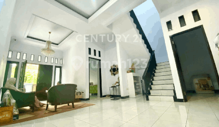 Beautiful 2-Story House Near Pondok Kelapa Premier School R1728 2