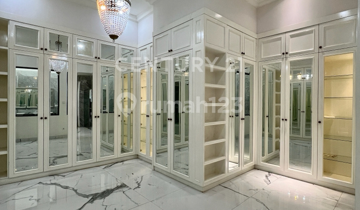 Classic Indonesian Luxury House 2 Floors Fully Furnished in Kemang R2188 2