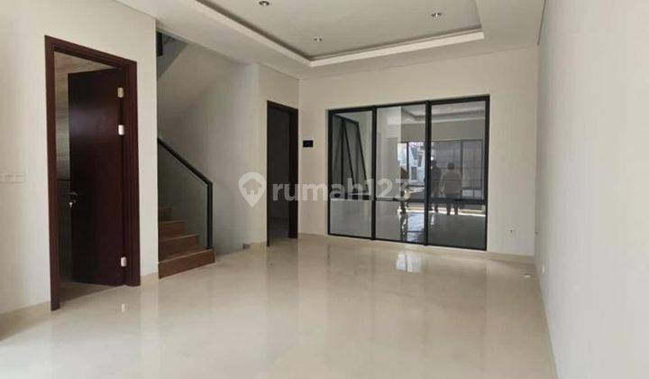 Best price! Rumah Baru 3 lantai 2Man di Setra duta Royal Grande Exclusive 1