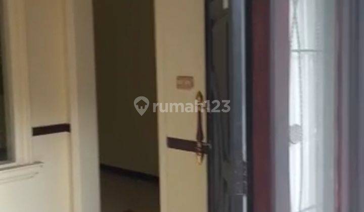 Rumah dua lantai di gunung anyar wiguna Selatan