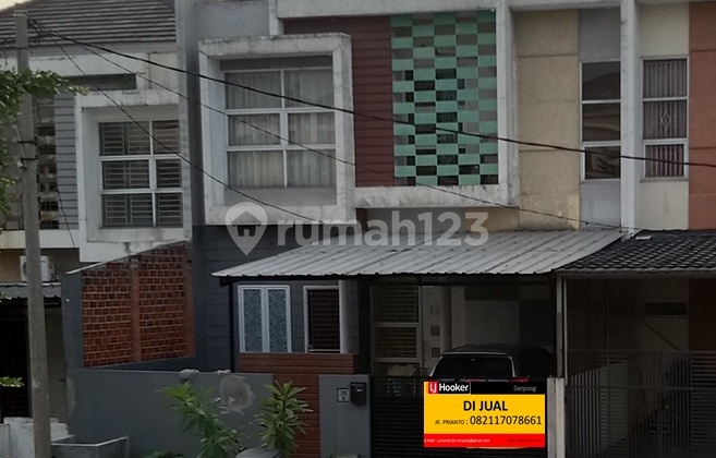 Rumah Bagus, Di Jalan Boulevard, 2 , LT: 154m2, Harga Special.  1