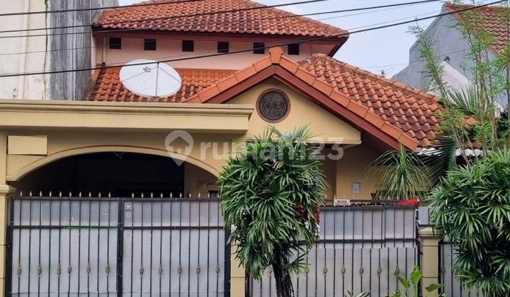 Rumah Bagus Asri, Strategis di jalan utama Di Villa Pamulang 1