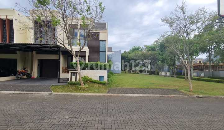 Strategic Plot, Hook at Greenwich Mayfield, BSD City