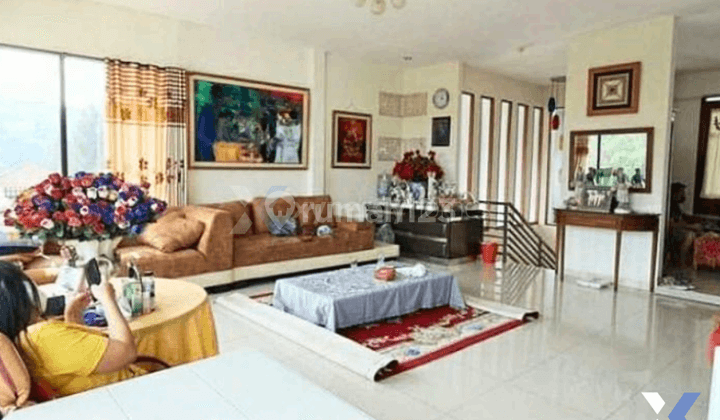 Rumah 2 Lantai SHM Semi Furnished View Bagus Udara Sejuk Lokasi Strategis di Ciwaruga Bandung 1