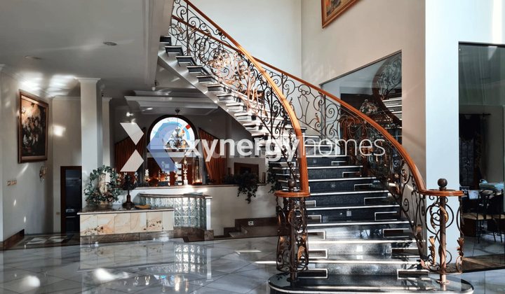 Rumah Mewah 3 Lantai SHM di Setra Duta Bandung