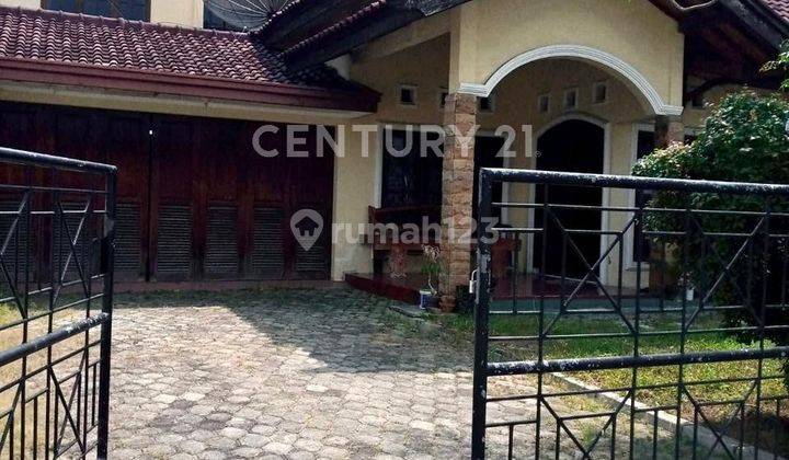 Rumah Dengan Halaman Depan Luas Di Enggal Bandarlampung 1