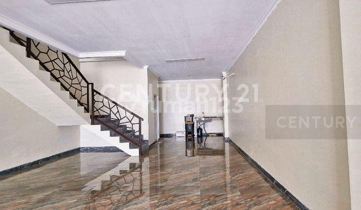 New 3-Story Ready-to-Live Shophouse in Pejaten Barat, Pasar Minggu, South Jakarta New 3-Story Ready-to-Live Shophouse in Pejaten Barat, Pasar Minggu, South Jakarta