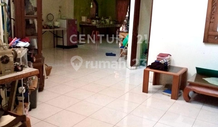 House with a Spacious Front Yard in Enggal, Bandarlampung 2