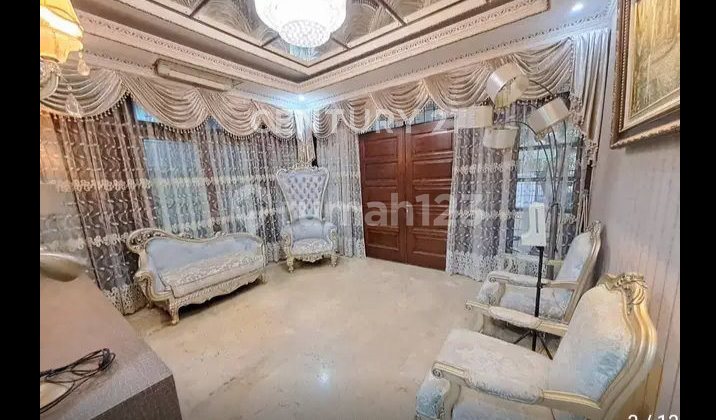 Main Roadside House, Suitable for Residential Business and Ready to Use. 2