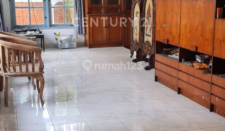 Dijual Rumah Dengan Halaman Yang Luas, Asri Dan Sejuk  Di Jakarta 2