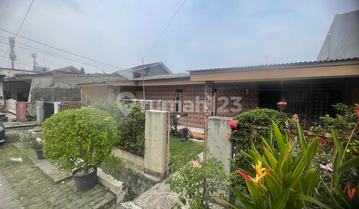 Rumah Hitung Tanah Perumnas Depok di Jalan Utama Rumah Hitung Tanah Perumnas Depok di Jalan Utama