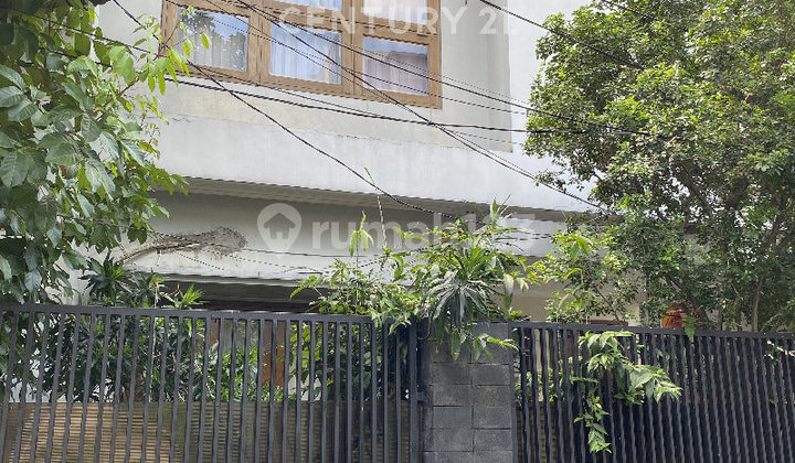 Rumah Nyaman Lokasi Strategis Hanya 1Km ke Stasiun MRT Fatmawati