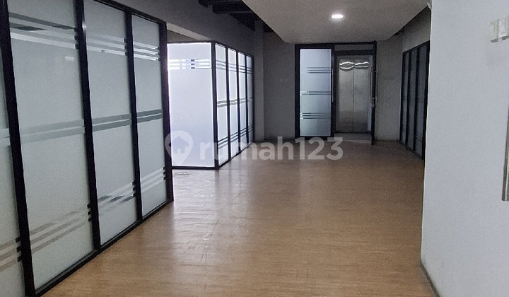 Gedung Premium 3½ Lt Di Area Strategis Dekat SCBD Keb Baru JakSel 2