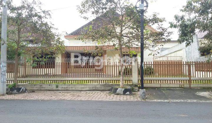 Rumah Klasik Strategis Selangkah dari Ijen Kota Malang 1