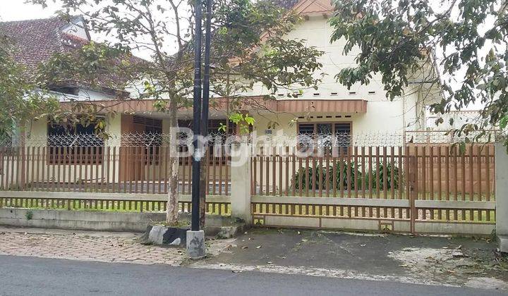 Rumah Klasik Strategis Selangkah dari Ijen Kota Malang 2