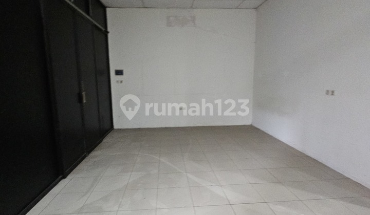 For Sale Cheap, Attached Shophouse Ready to Occupy in Teluk Gong, North Jakarta