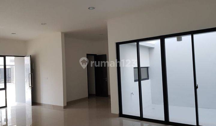 Disewakan rumah baru di pik2  tangerang 2