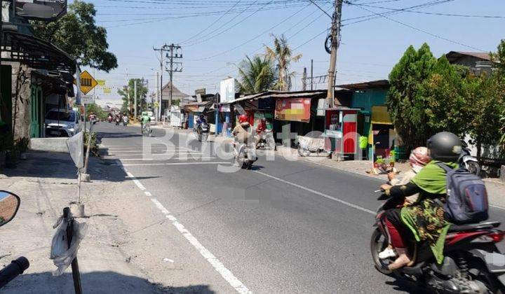 JEBRES, SURAKARTA TERDAPAT RUKO MENARIK, 2 LANTAI, DEKAT KAMPUS DAN SEKOLAH,  PINGGIR JALAN, COCOK UNTUK USAHA PERLENGKAPAN ALAT TULIS , BIMBEL DAN SEBAGAINYA. 2