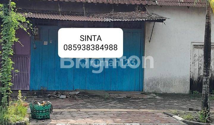 LAWEYAN, SURAKARTA,RUMAH HOOK UKURAN STANDAR, SANGAT STRATEGIS, PINGGIR JALAN, LEBAR JALAN LUAS,DEKAT KAMPUS, STASIUN PURWOSARI DAN SEKOLAH, COCOK SEKALI UNTUK BUKA USAHA 1