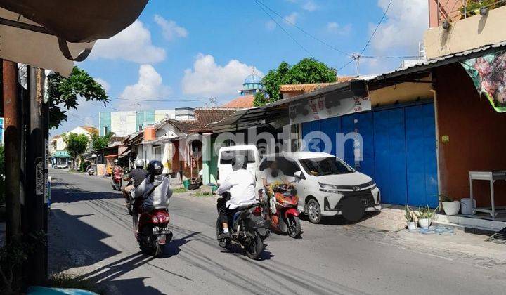 SONDAKAN, LAWEYAN, SURAKARTA, RUMAH HITUNG TANAH, LOKASI SANGAT STRATEGIS, AKSES JALAN 2 MOBIL, KE BERBAGAI TEMPAT DEKAT, RAMAI, BANYAK KULINER, SANGAT COCOK UNTUK RUMAH HUNIAN, KOST- KOSTAN ATAUPUN TOKO 2