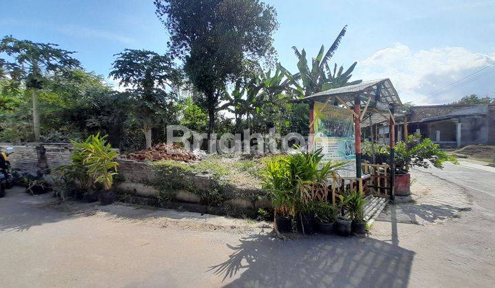 MENURAN AREA BAKI SUKOHARJO ADA TANAH PEKARANGAN HOOK DI AREA PEMUKIMAN PENDUDUK, AKSES JALAN 2 MOBIL 1