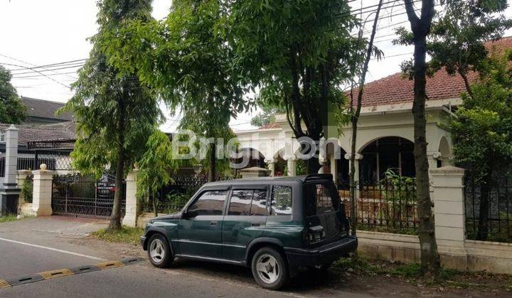 LAWEYAN, SURAKARTA, RUMAH MEWAH DENGAN TEMPAT YANG NYAMAN DAN AKSES KE SRIWEDARI HANYA 5 MENIT 1