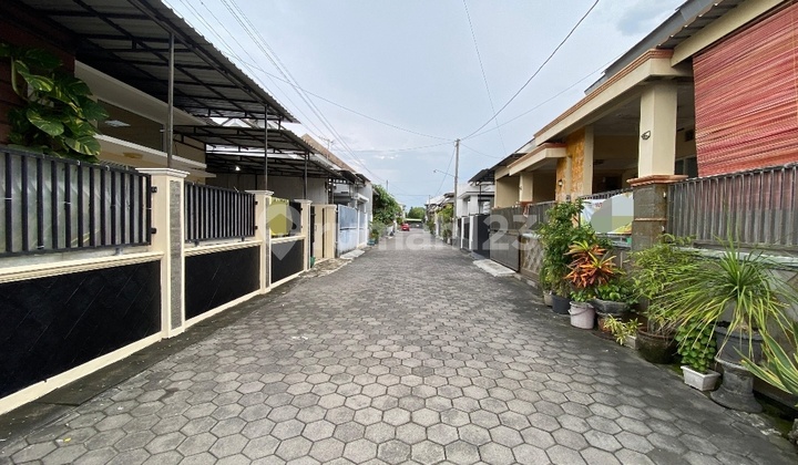 Paulan Colomadu Karanganya, House in a Clean and Quiet Housing Estate 2