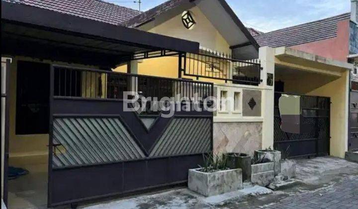 GENTAN, SOLO, RUMAH FULL FURNISH, DENGAN CARPORT 2 MOBIL, 3 MENIT KE JALAN RAYA LUES GENTAN, AKSES JALAN LEBAR, LINGKUNGAN NYAMAN DAN TENANG 2